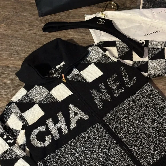 Men’s Chanel Zip Up - Picture 4 of 4